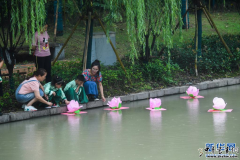 学制荷花灯